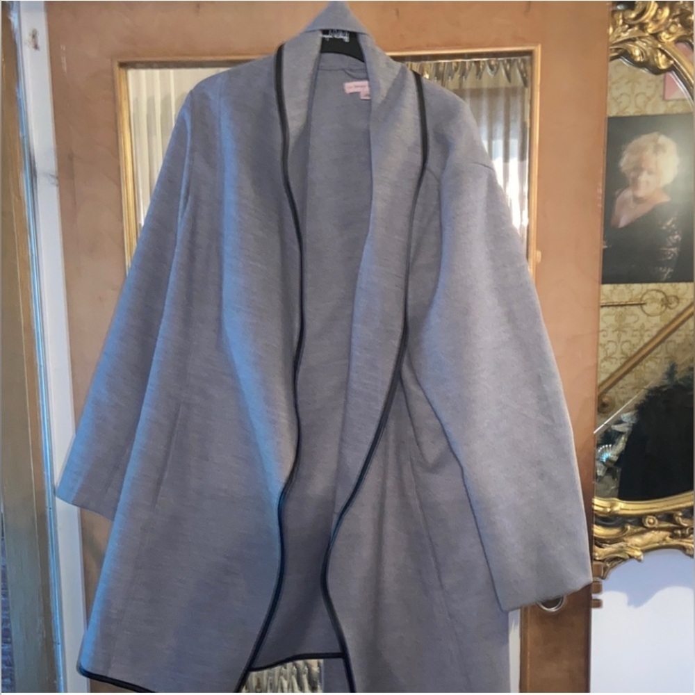 In Every Story 2X Gray Transitions Wrap Coat with Self Tie Belt Black Trim🆕 - Picture 10 of 16